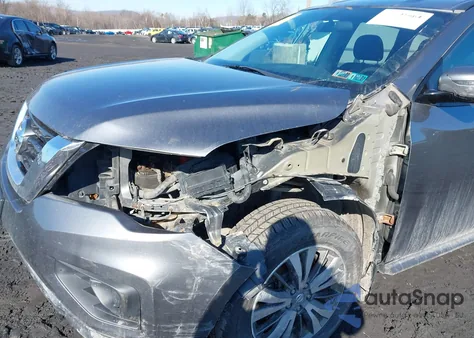 2017 Nissan Pathfinder S z USA, uszkodzony, nr VIN 5N1DR2MM1HC697314